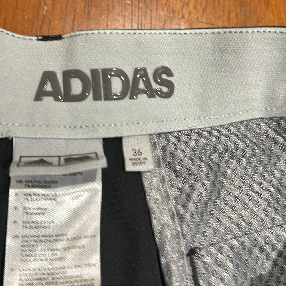 Adidas men’s Sz 36 black performance golf shorts. 9” inseam. Like new. - Picture 3 of 4